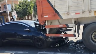 Colectivo que cubría la ruta Nasca–Ica se empotra contra camión en la Panamericana Sur
