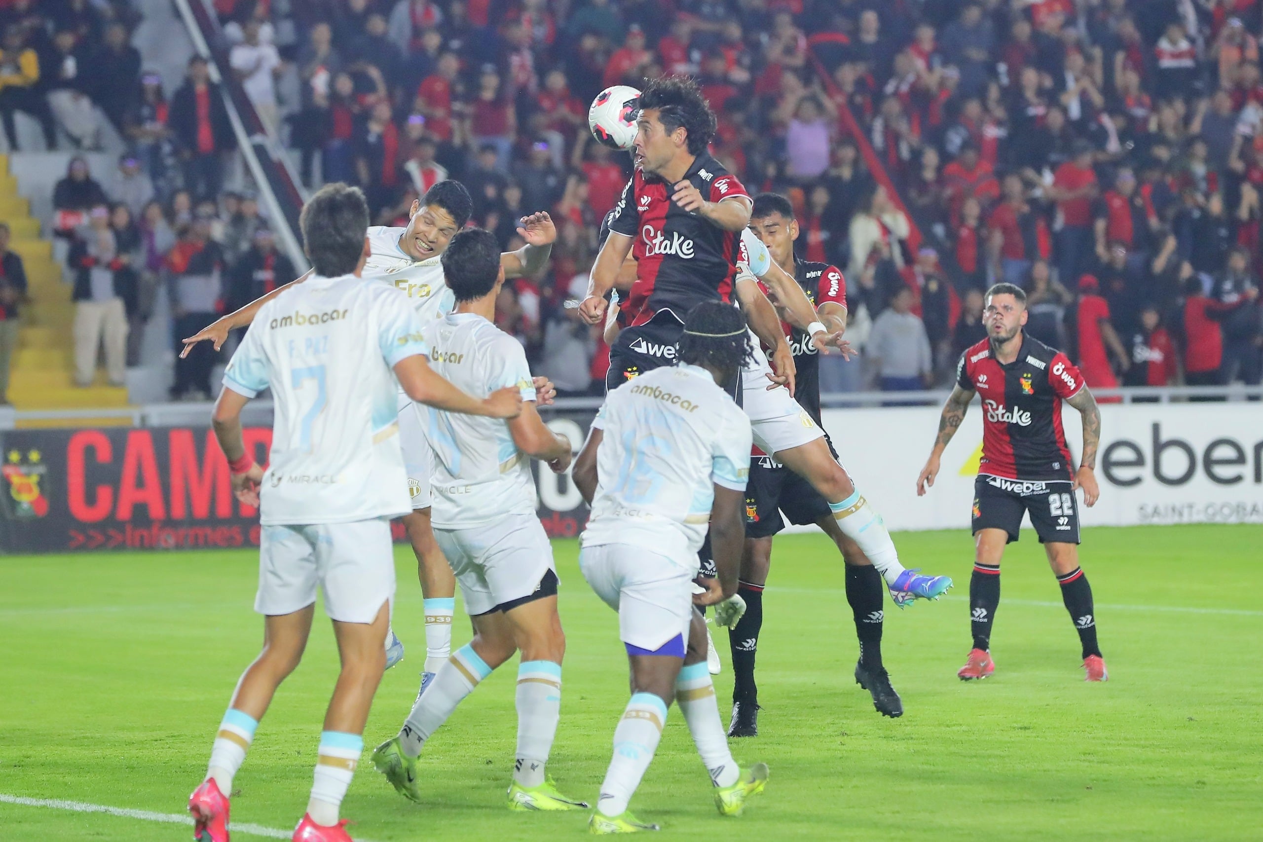 Plantel del FBC Melgar venció 2-1 a Macará de Ecuador. (Foto: Omar Cruz/@photo.gec)