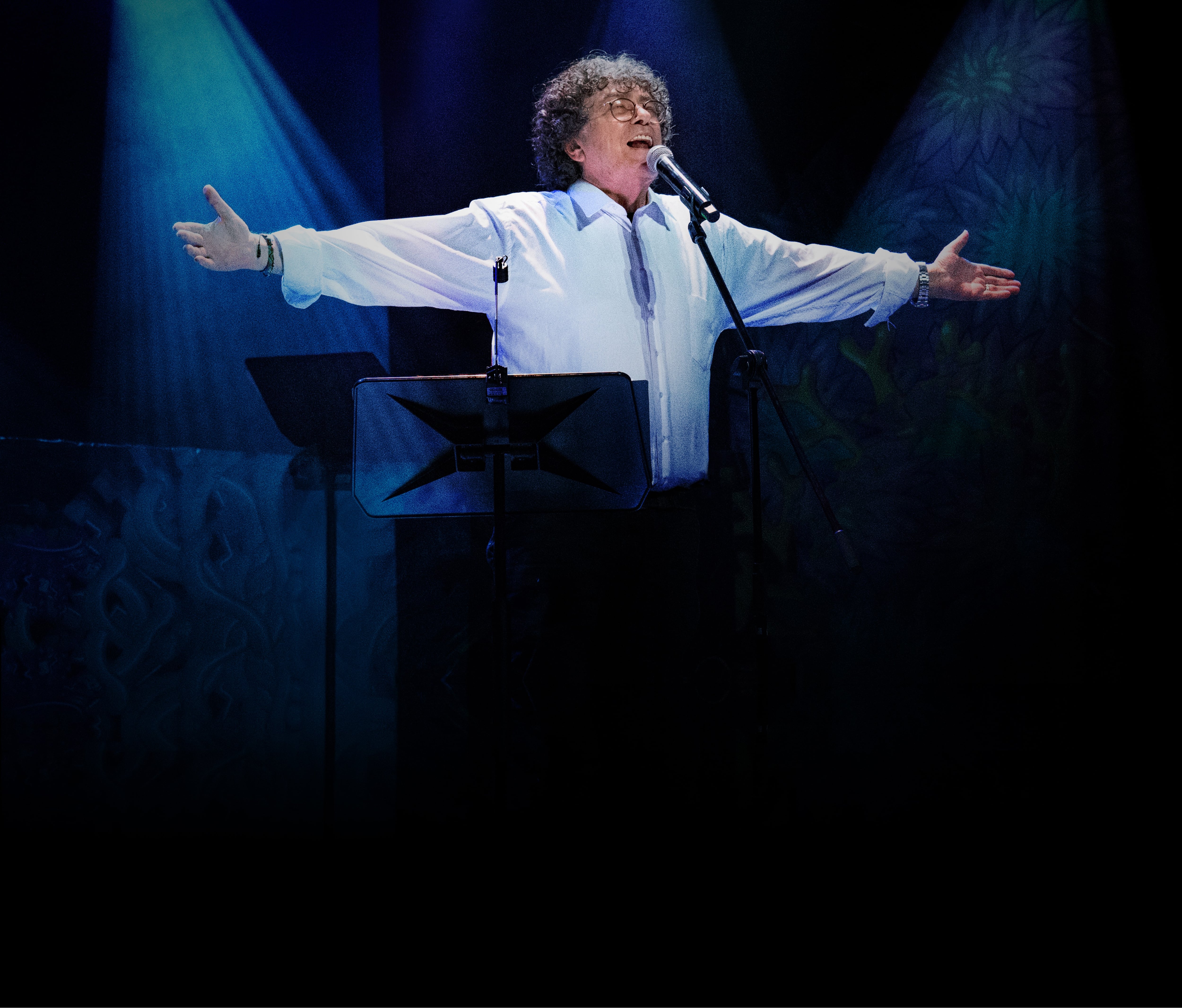 Cantante y compositor lleva su clásico "Mi viejo" por el mundo entero.