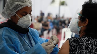Vacunan contra el Covid-19 a pacientes oncológicos y con tratamiento de hemodiálisis en Trujillo