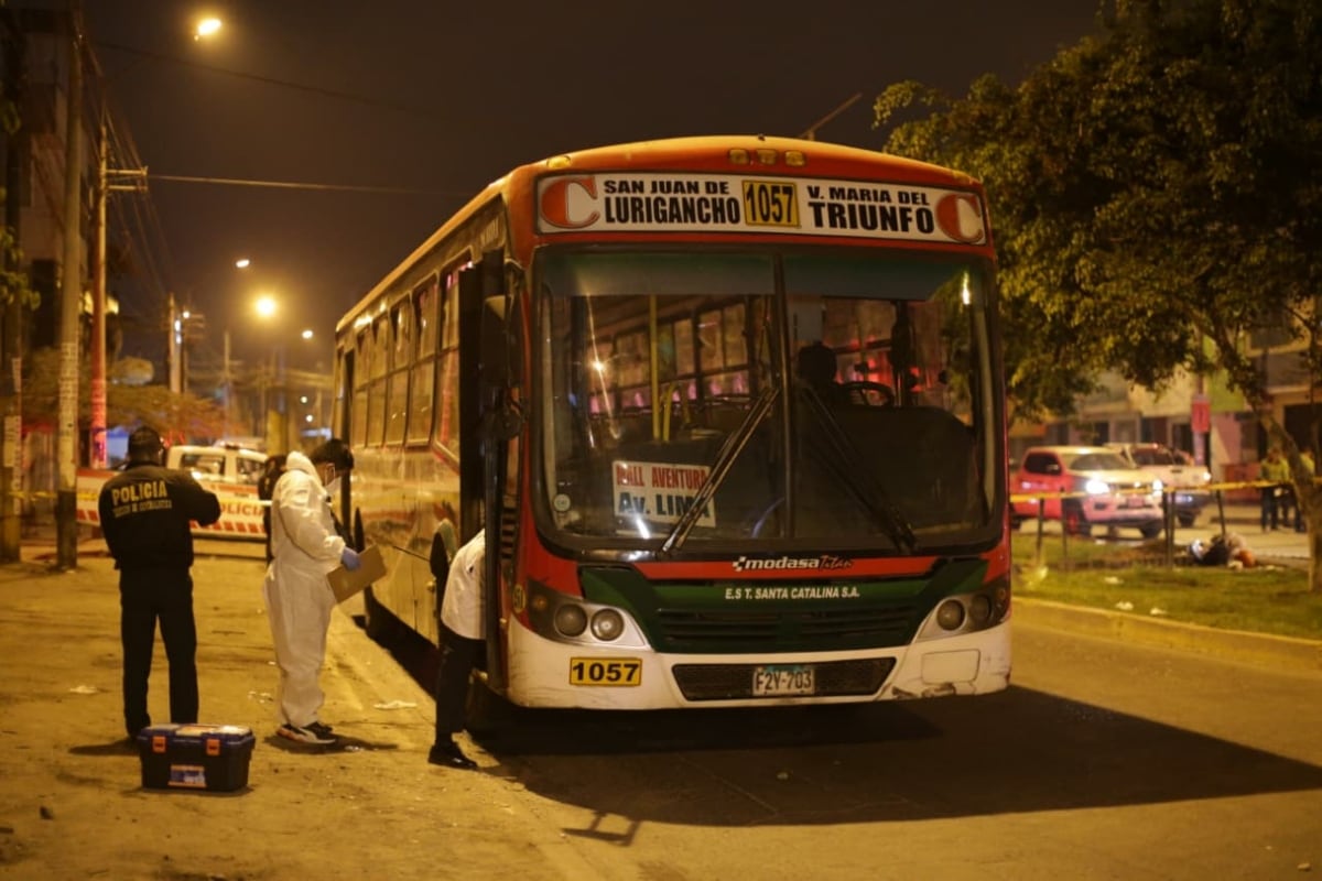 Transportistas denuncian que las mafias exigen hasta S/30 mil como pago inicial y cuotas semanales de S/5 mil. Ante los ataques, algunos choferes y empresarios aseguran haber adquirido armas de fuego legalmente para defenderse. (Foto: GEC)