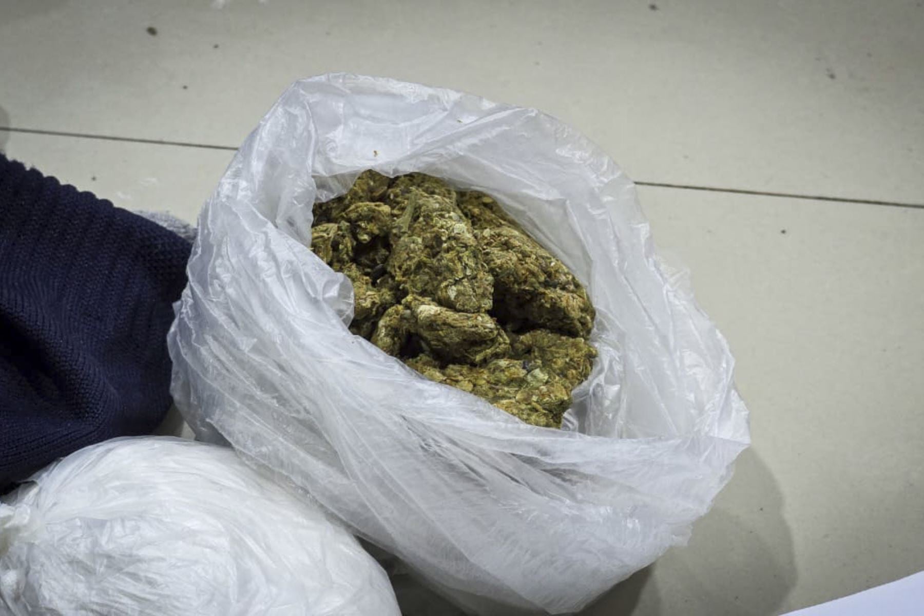 Penal Ancón I: Incautaron 17 muestras de sustancias con características compatibles con PBC, clorhidrato de cocaína y marihuana, sujetas a peritaje.