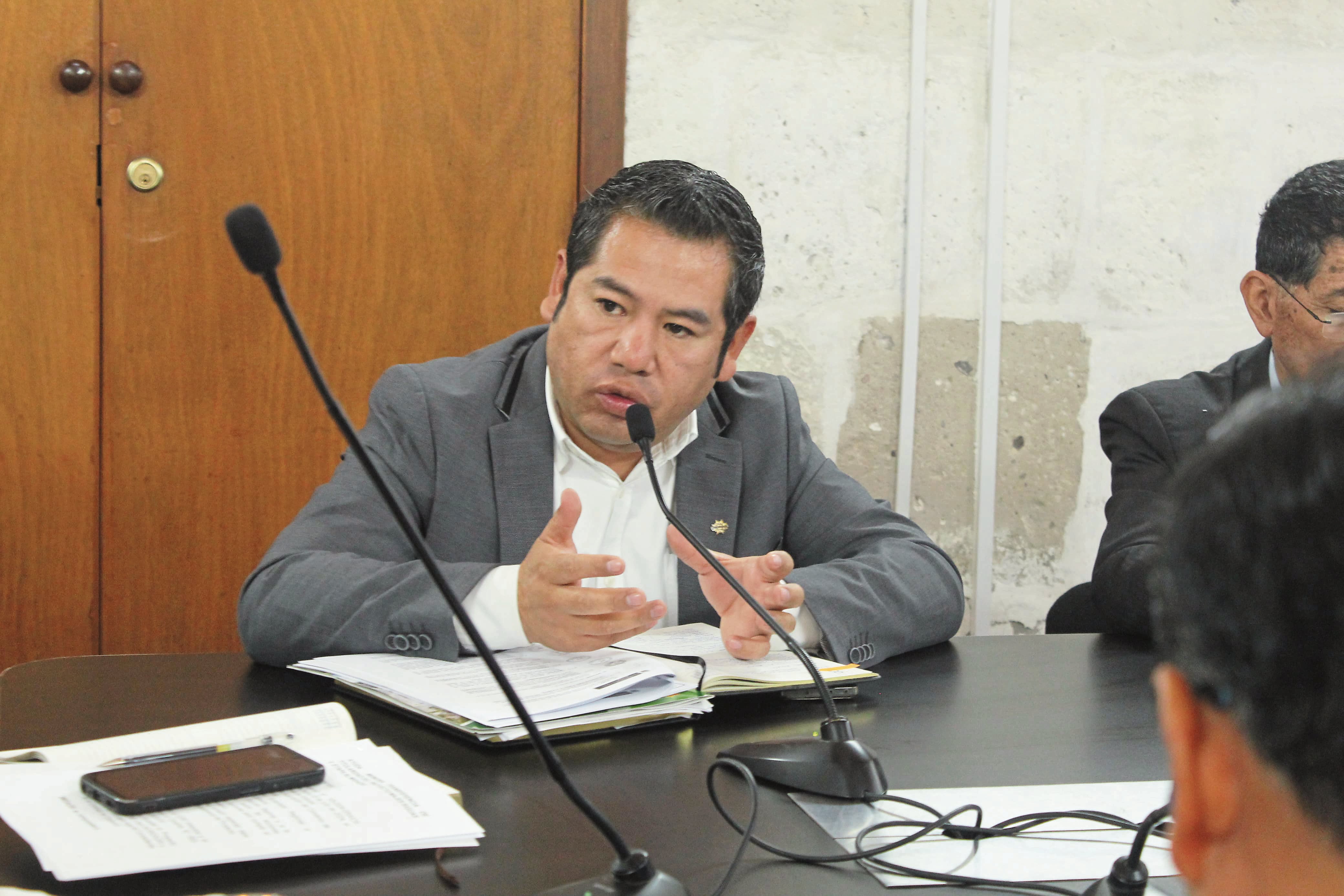Gerente de Autodema, Duberly Otazu, explica el caso en Arequipa. Foto: GEC.