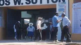Ancianos y personas con discapacidad ejercen su voto en el colegio Carlos W. Sutton, en La Joya (VIDEO)