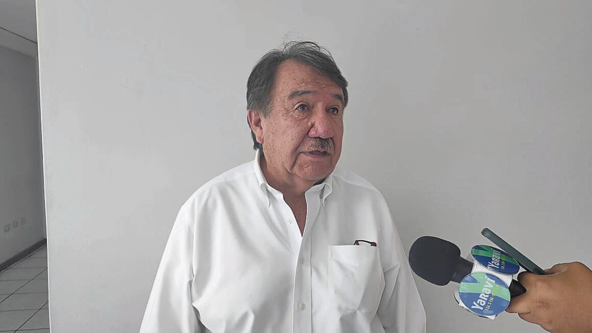 César Miranda, uno de los propietarios en plazoleta de San Camilo. Foto: GEC