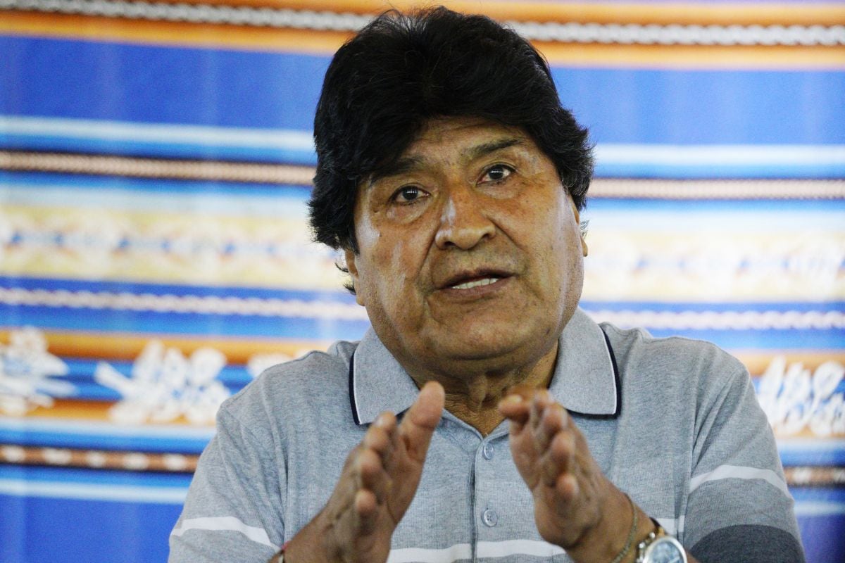 El expresidente de Bolivia, Evo Morales, gesticula mientras habla durante una rueda de prensa en la localidad cocalera de Lauca Eñe, en la región del Chapare (Bolivia), el 12 de agosto de 2025. Foto: PABLO RIVERA / AFP