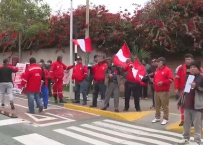 Con carteles y banderas en manos, plantean la implementación de una nueva escala remunerativa, para los regímenes laborales 718 y 557.