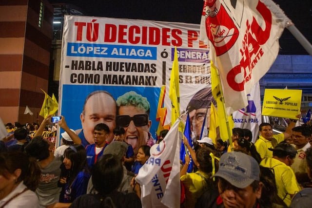 Debate electoral JNE: simpatizantes se concentran fuera del Centro de Convenciones en el último día