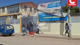 En el centro de salud de Chilca pacientes esperan a la intemperie