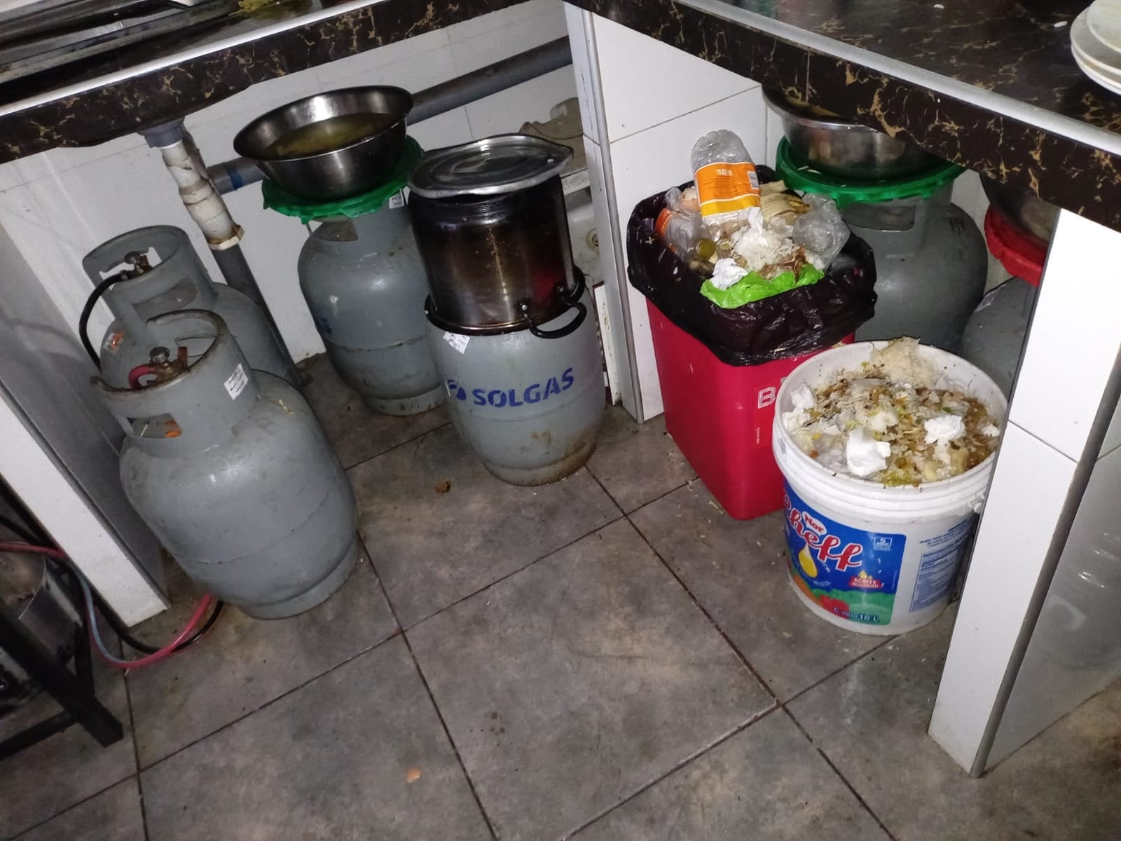 Municipalidad de Trujillo intervino seis locales que no pasaron prueba de salubridad y tenían presencia de coliformes en sus comidas.