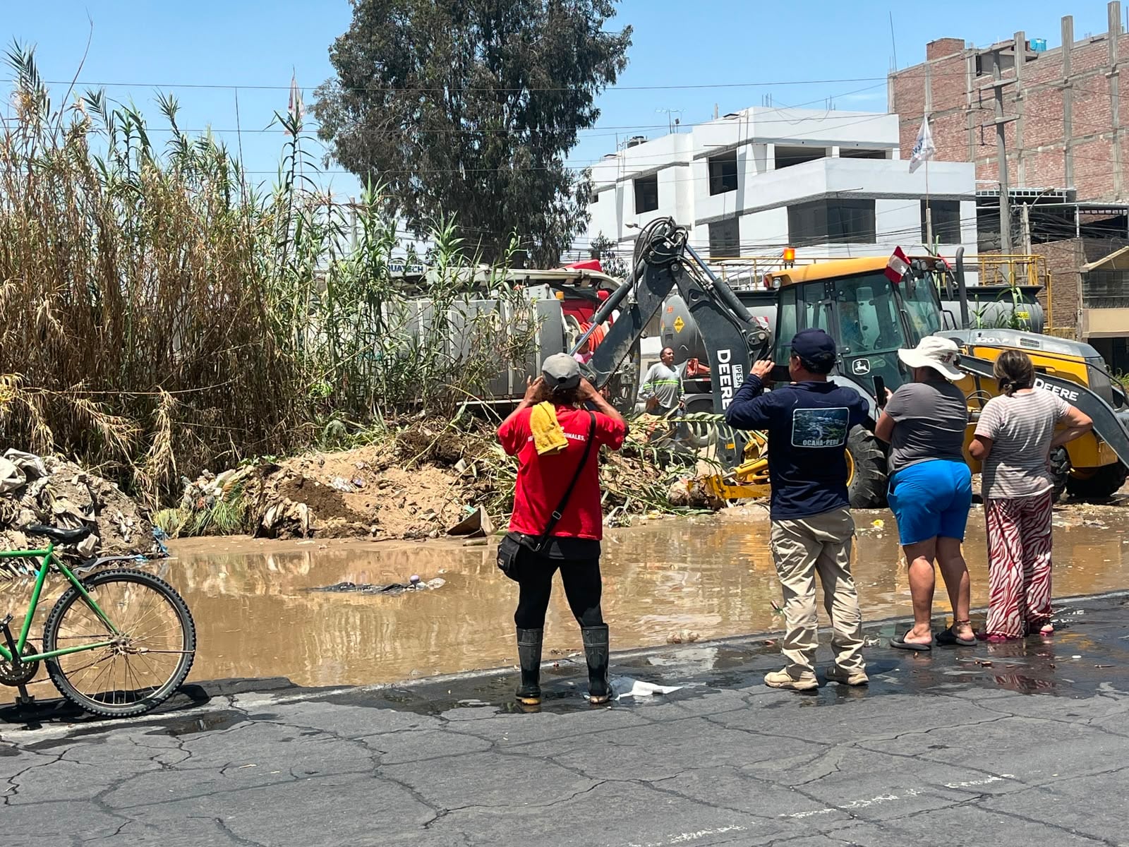 Ica: desborde de acequia La Mochica expone problemas de mantenimiento en los canales de riego