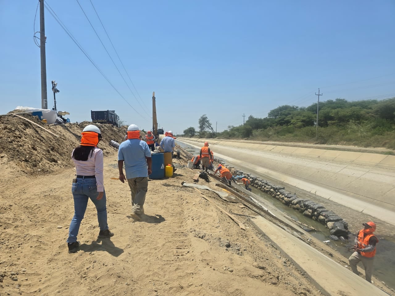 El Proyecto Especial Chira Piura había cortado el caudal de agua en el canal Daniel Escobar.