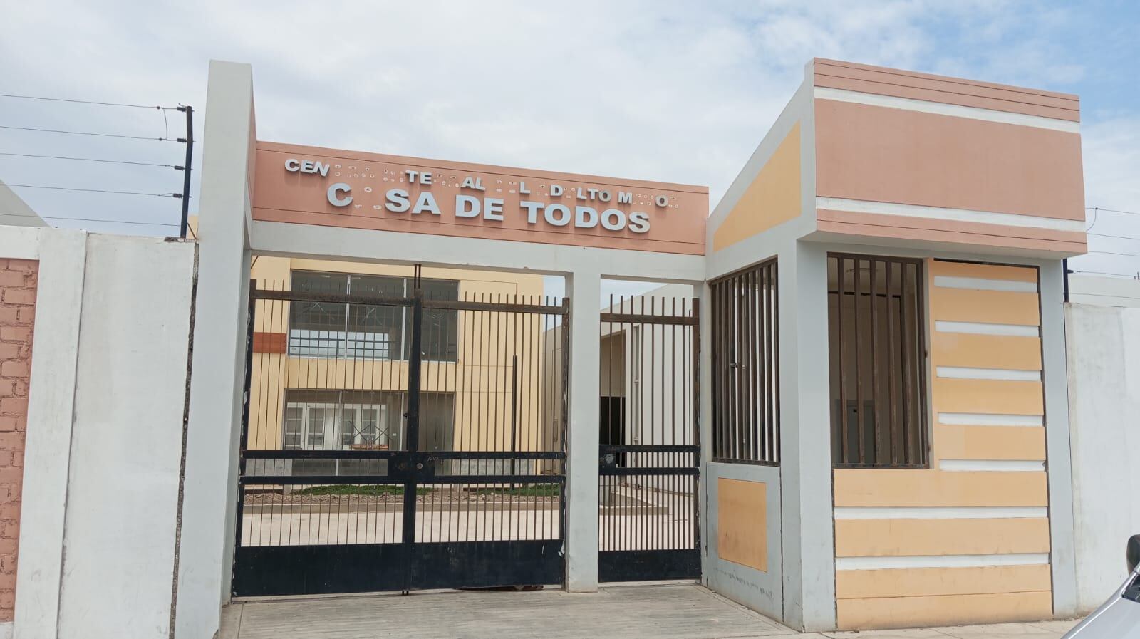 Casa de Todos está abandonada.