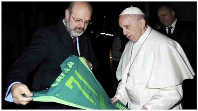 Papa Francisco recibió camiseta del Chapecoense en el Vaticano