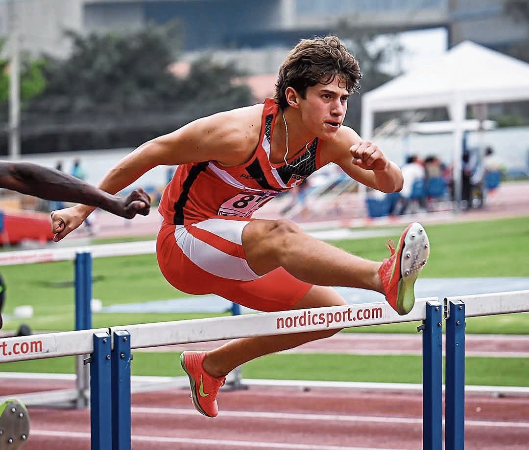 El arequipeño Ignacio Lozada superó la marca mínima de 14.05 segundos. Foto: FDPA.