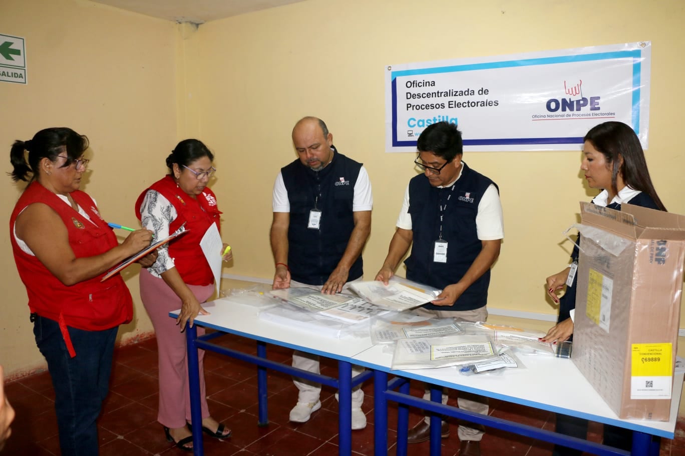 Verificación de material para las elecciones de este domingo 12 de abril