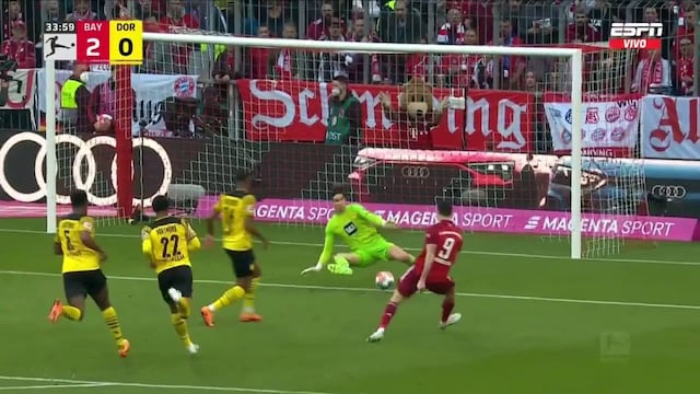 Bayern Múnich vs Borussia Dortmund: Lewandowski envía la pelota entre las piernas del arquero para el 2-0 (VIDEO)