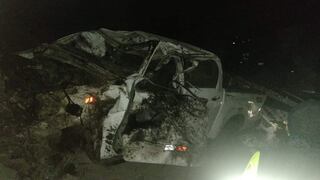 Camioneta cae a una quebrada de la provincia arequipeña de Caylloma y dos personas fallecen 