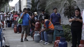 Chorrillos: Vecinos hacen largas colas para adquirir balones de gas (FOTOS)