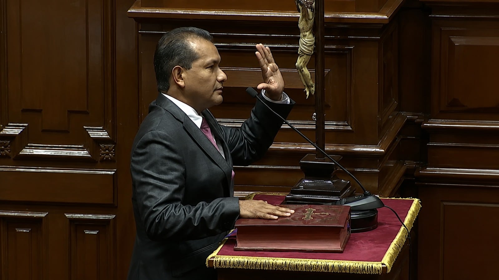 Trabajará para impulsar iniciativas legislativas orientadas al desarrollo integral de la región y del país.