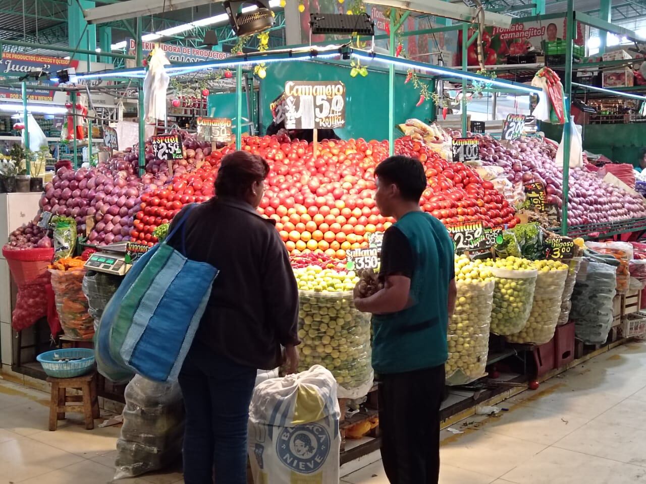 Precios de verduras en el mercado Nueva Esperanza. (Foto: GEC)