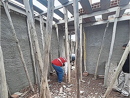 Contraloría advierte peligro sanitario y riesgo de colapso en obra paralizada de municipalidad en Viviate