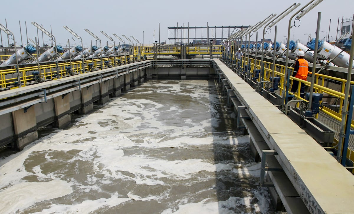 La empresa informó que puede tratar agua con turbidez de hasta 30.000 unidades y que dispone de reservas para afrontar emergencias. También ejecuta trabajos preventivos en el río Rímac y refuerza sus fuentes de abastecimiento ante posibles lluvias intensas.