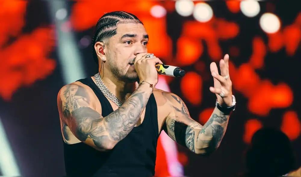 En el último año, el intérprete ha consolidado su presencia internacional con importantes colaboraciones y presentaciones en escenarios de gran nivel.