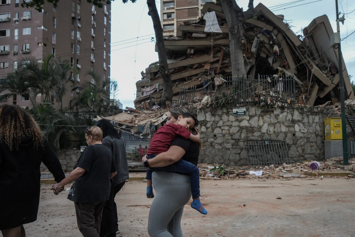 La contribución fue canalizada a través de la Limosnería Apostólica y busca respaldar las primeras labores de asistencia a los afectados por el desastre que dejó al menos 164 fallecidos. (Foto: Manaure QUINTERO / AFP)