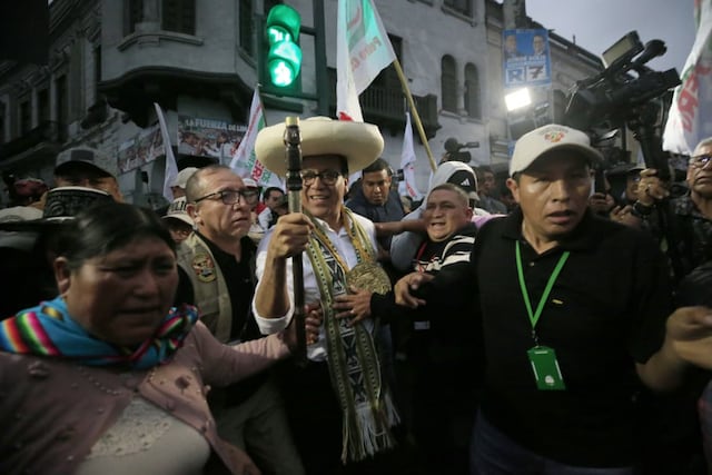 Marcha convocada por Juntos por el Perú continúa su recorrido por el Centro de Lima