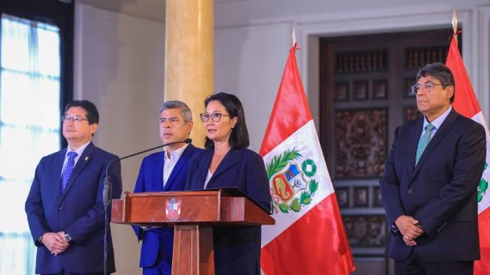 La presidenta informó que el apoyo será de entre 15% y 20% y alcanzará a transportistas de carga y pasajeros, mototaxistas y operadores fluviales.