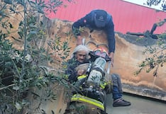Adultos mayores fueron rescatados por el techo tras incendio en vivienda en Arequipa