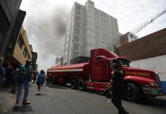 Bomberos anuncian que continuarán en la zona de Barrios Altos para extinguir el incendio