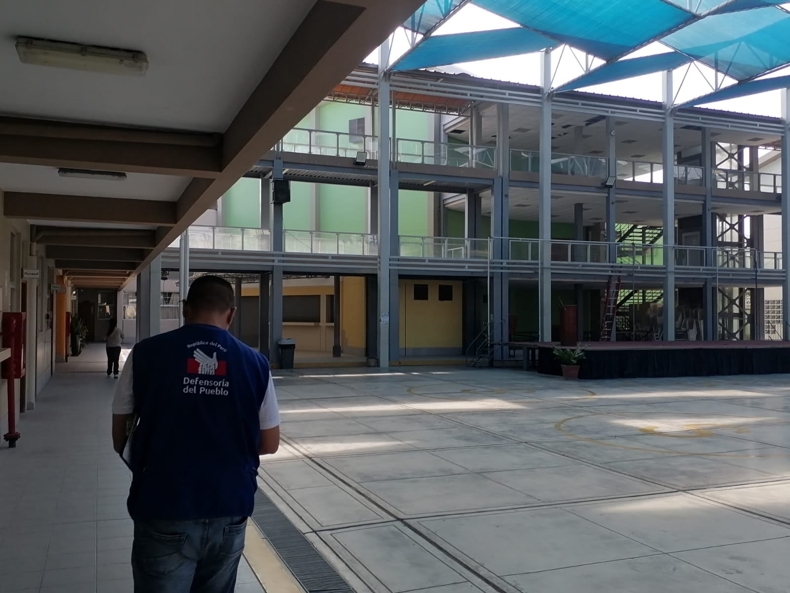 Defensoría del Pueblo llegó a colegio Karl Weiss.