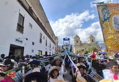 Huancayo: Devotos y danzantes de 28 barrios le bailan al Padre Eterno