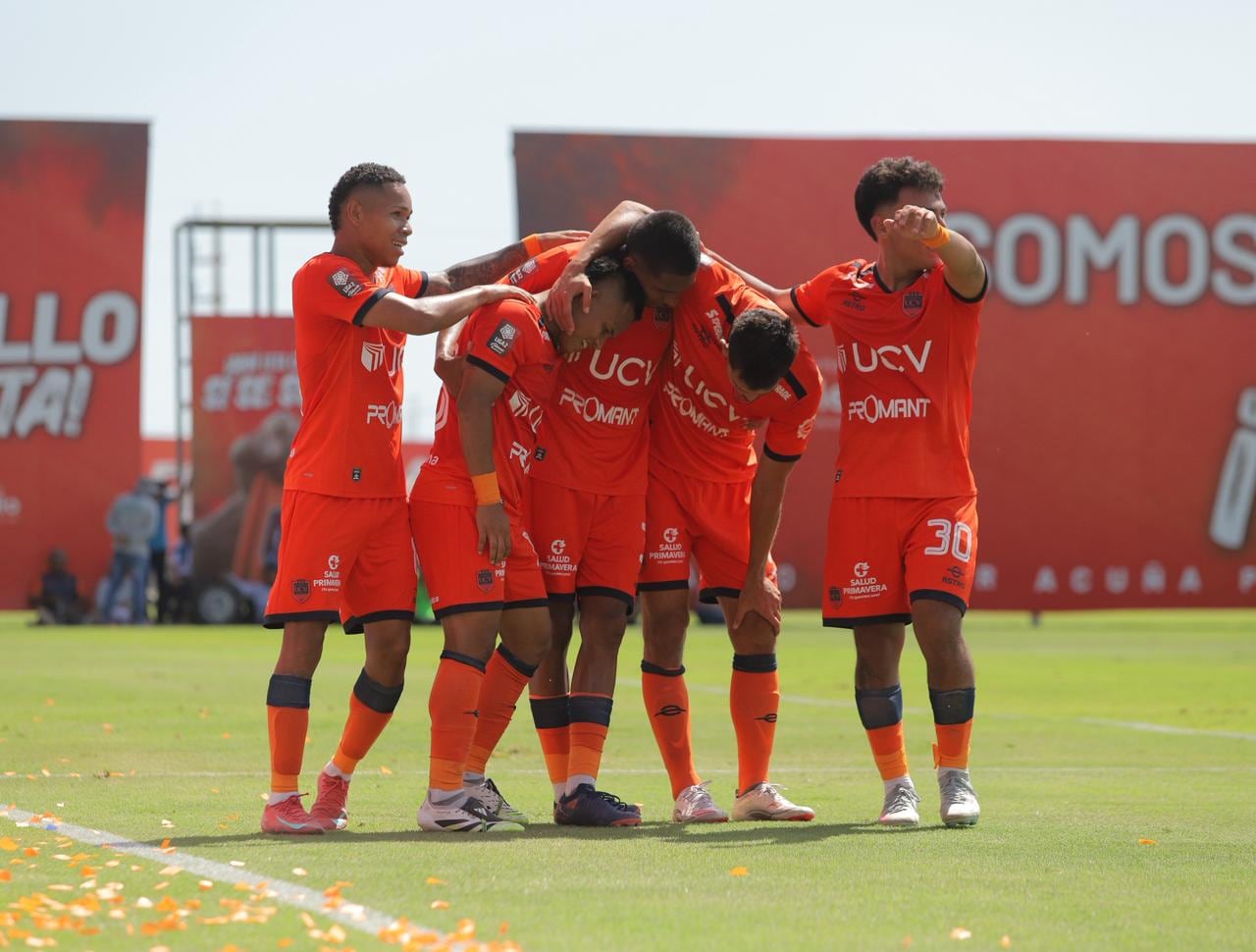 Paulo Mesías y Junior Catashunga le dieron el primer triunfo del año al cuadro trujillano. (Foto: Club UCV)