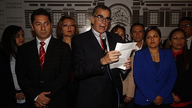 Pedro Olaechea a Martín Vizcarra: "Nos vamos todos y llamamos a elecciones"