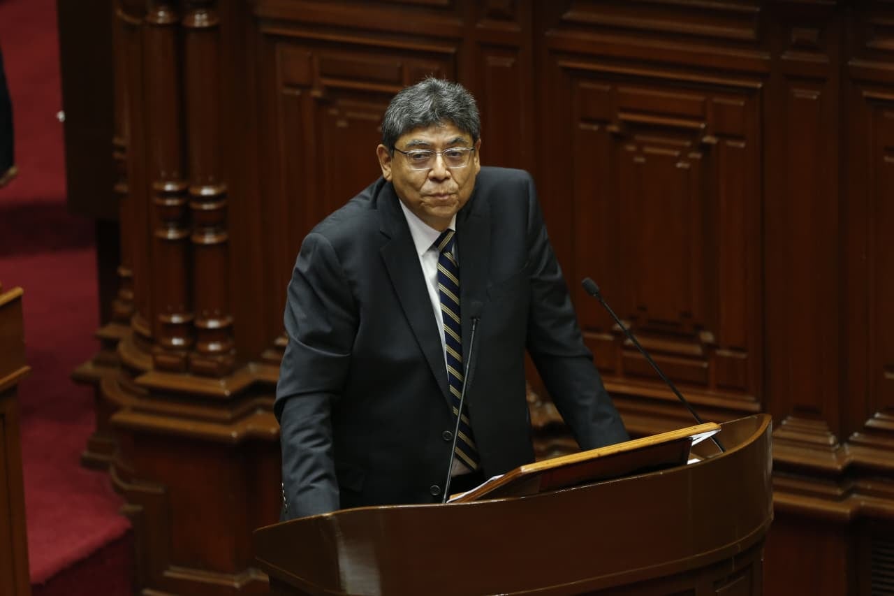 El ministro de Economía y Finanzas, Elmer Cuba, adelantó que el Gobierno prepara medidas para evitar una desaceleración económica y proteger el empleo y las microempresas. El anuncio se realizará junto con la presidenta Keiko Fujimori.