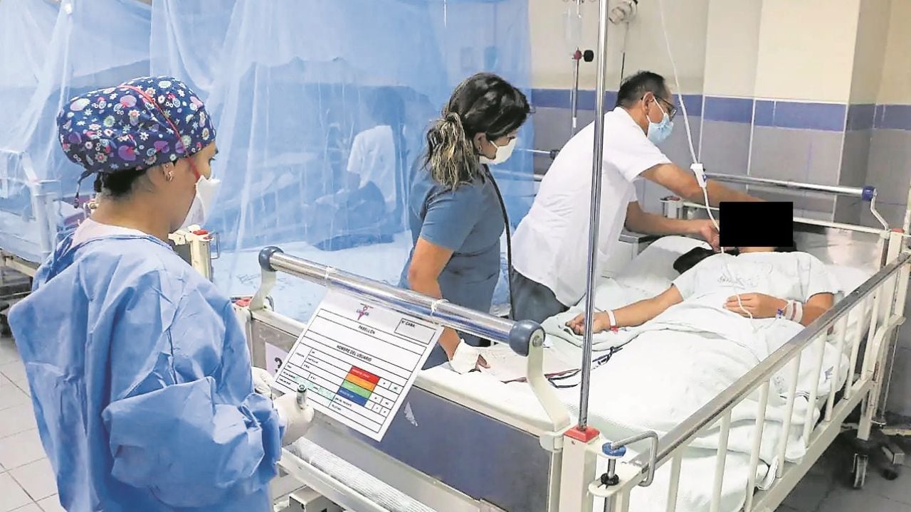 Mujer de 55 años falleció en un hospital de Trujillo tras presentar complicaciones. Autoridades están en alerta porque, según el Ministerio de Salud, en La Libertad ya se han registrado 8,368 casos, entre confirmados y sospechosos. Además, 1,082 pacientes presentaron “signos de alarma”.