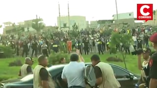 Ministro Santiváñez es abucheado y recibe pedradas tras operativo policial en Lurín (VIDEO)