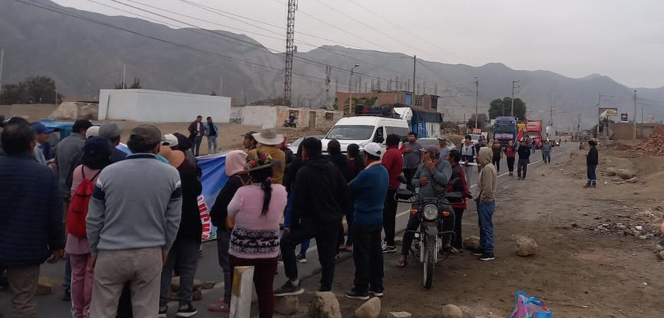Pobladores del Valle Fortaleza protestan en la vía Pativilca - Huaraz y cuestionan falta de apoyo del Ejecutivo tras los daños generados por el ciclón Yaku. (Foto: Cortesía)