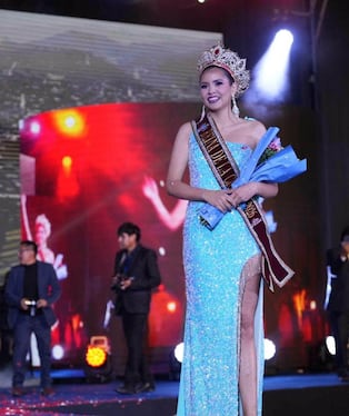 Kassandra Bejarano es coronada Reina de la Ciudad 2026. Foto: Frase Corta.
