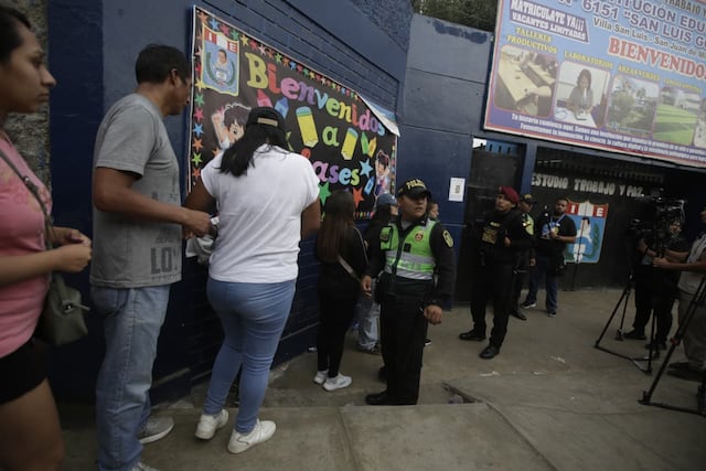 Se apertura las mesas de sufragio en el colegio San Luis Gonzaga de SJM, personas aún tienen quejas por el trabajo del personal de ONPE (Fotos: Julio Reaño/@photo.gec)