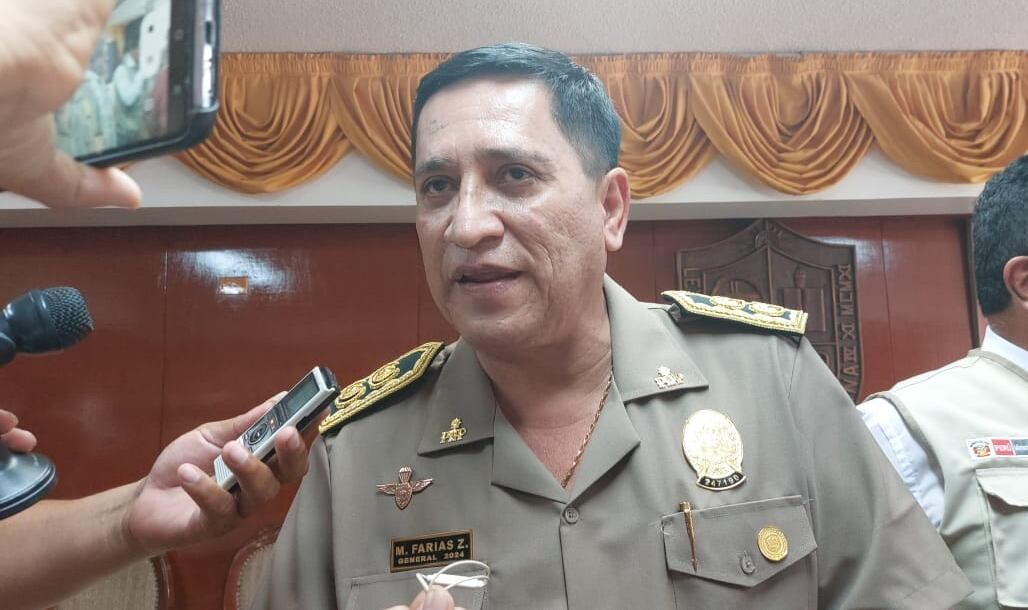 Jefe de la Región Policial de Piura, general Manuel Farías, dijo que efectivos de dicha dependencia, donde algunos fueron azotados por los ronderos, fueron cambiados a otra sede