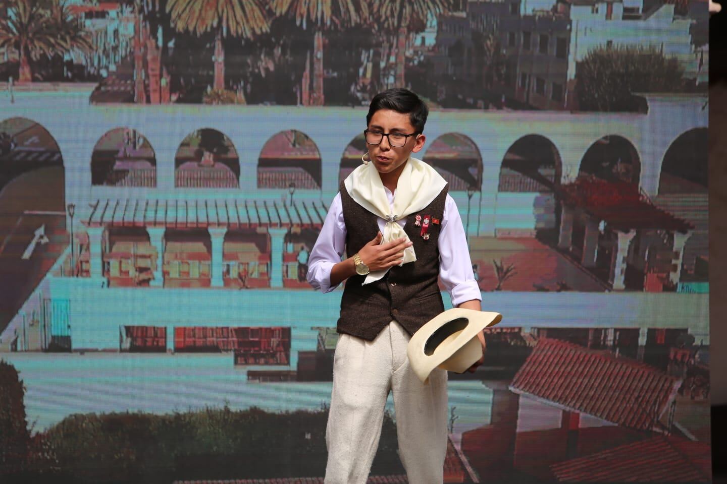 El poeta Loncco de los Temblores abrió presentación. (Foto: Leonardo Cuito)