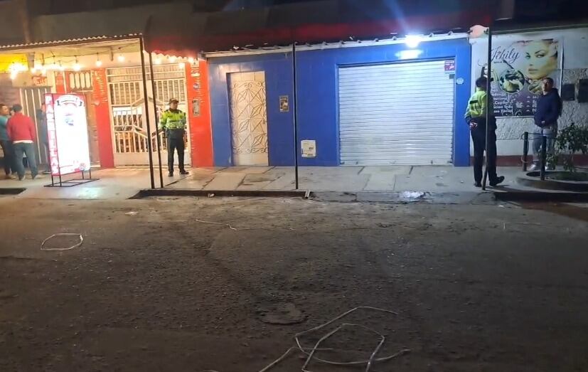 A pesar de que en el local habían comensales, los presuntos extorsionadores abrieron fuego, para amedrentar al dueño.