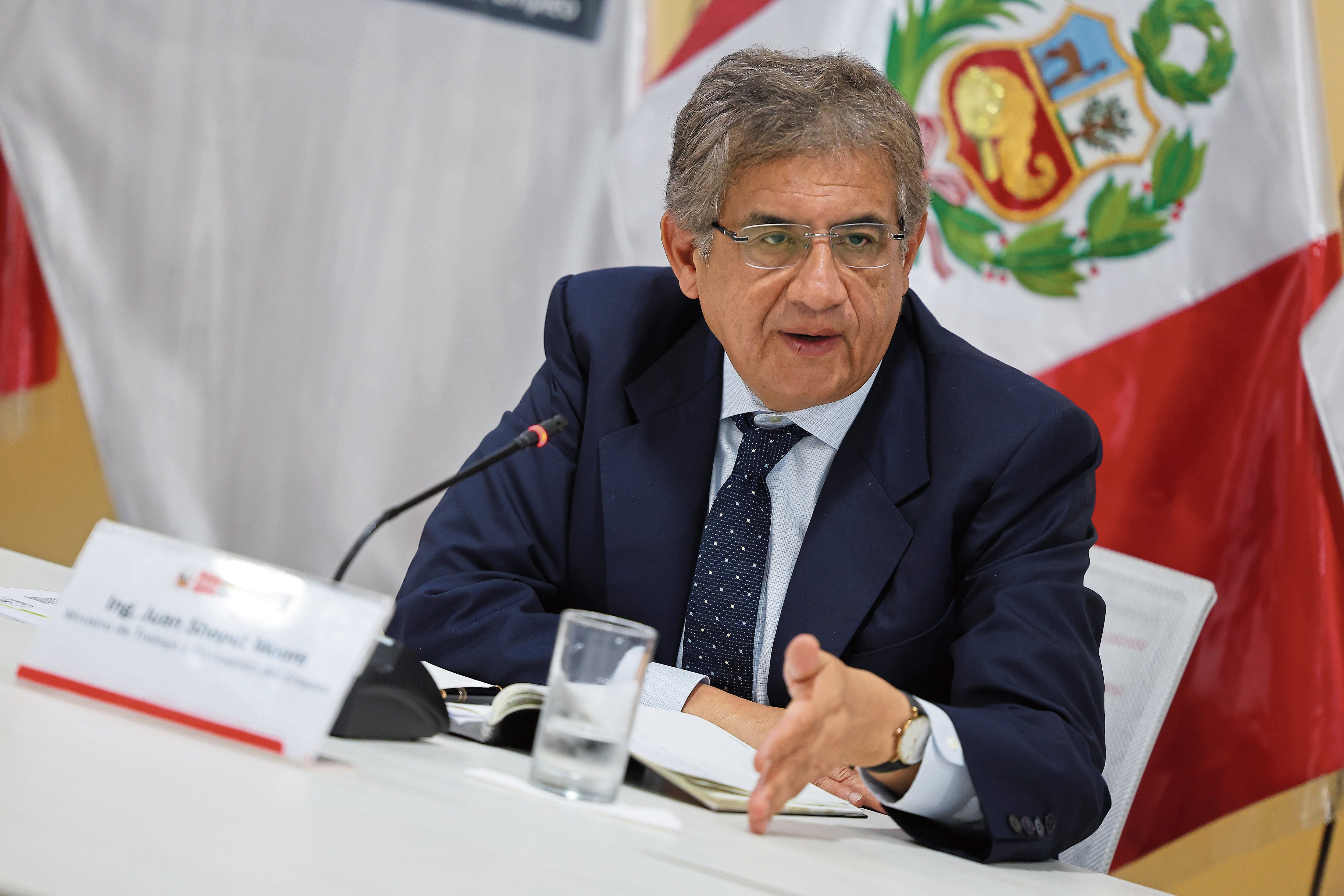 El ministro de Trabajo, Juan Sheput, explicó que debe haber reuniones previas, y por separado, con cada miembro del Consejo Nacional de Trabajo para llegar a un consenso.