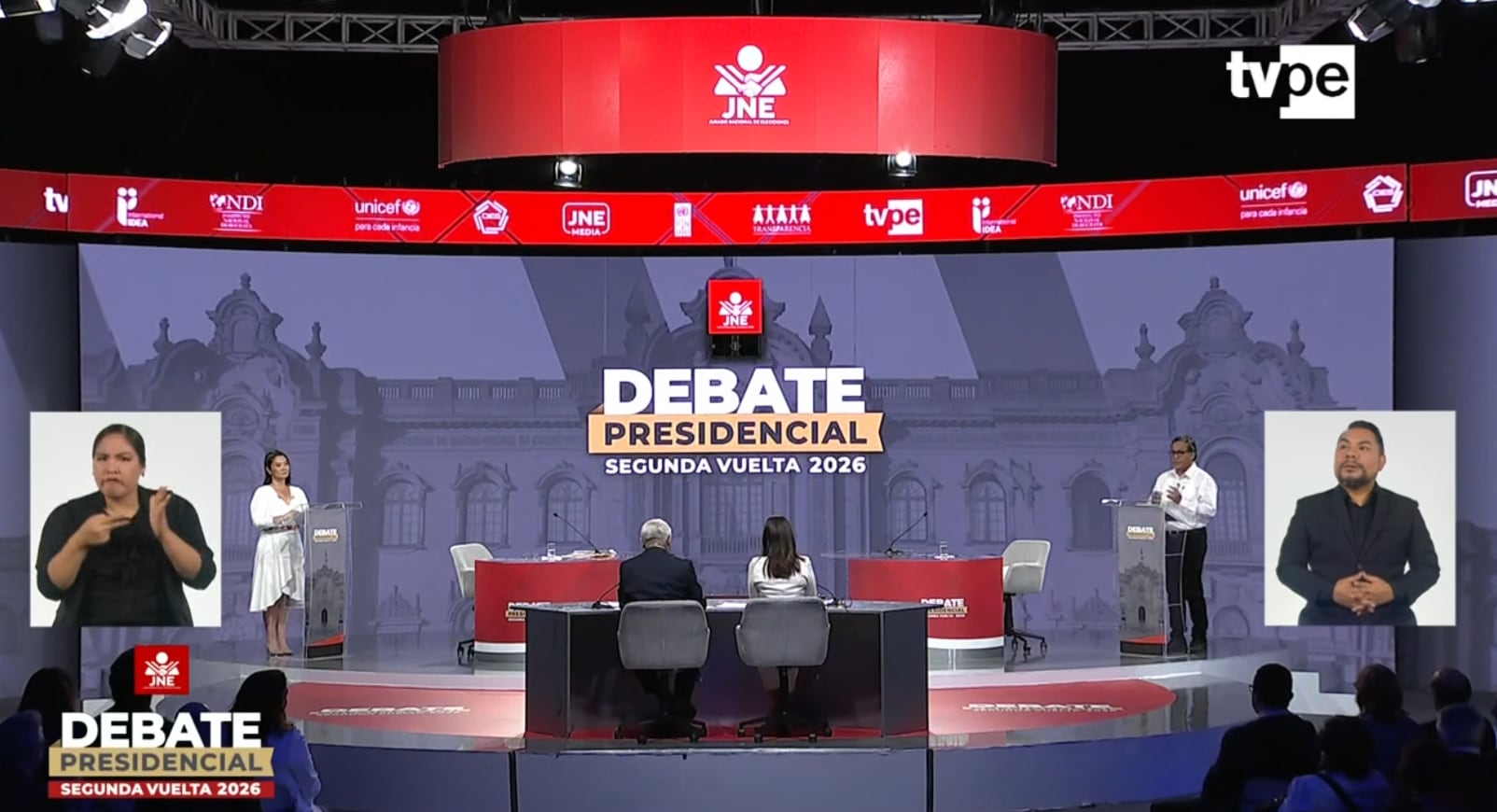 Keiko Fujimori y Roberto Sánchez dan sus últimos mensajes en el debate. (Foto: Captura JNE Media)