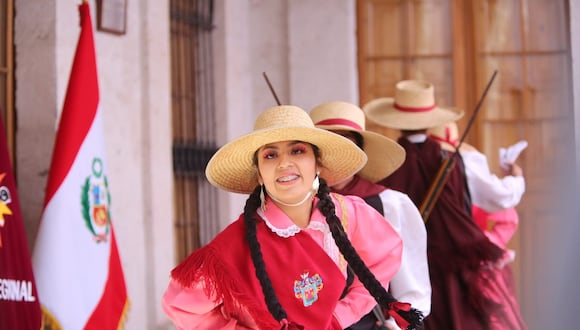Fiesta y color por aniversario de Arequipa. (Foto: Leonardo Cuito)