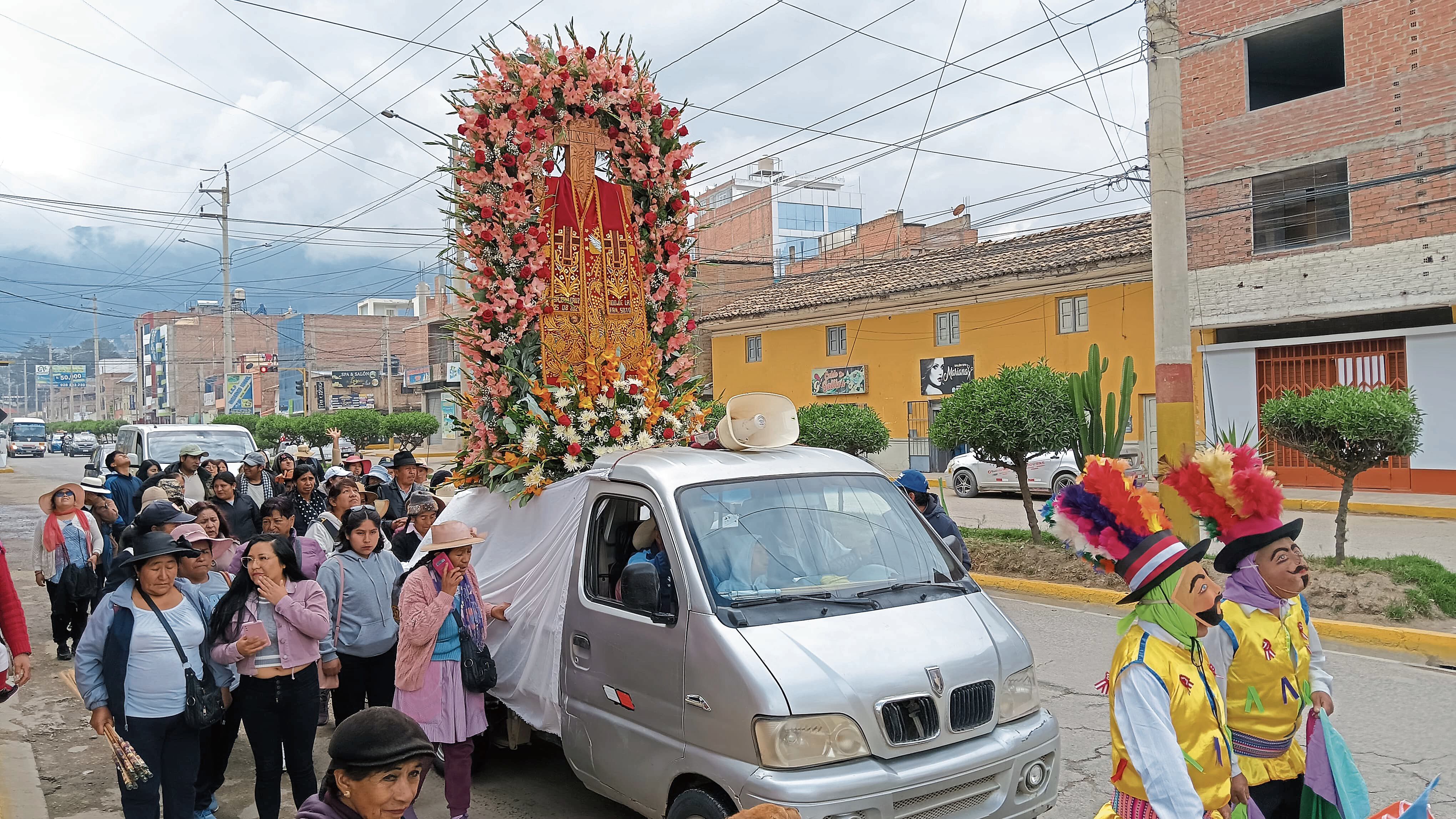 Fe intacta por el Señor de Cani Cruz en el distrito de Santiago León de Chongos